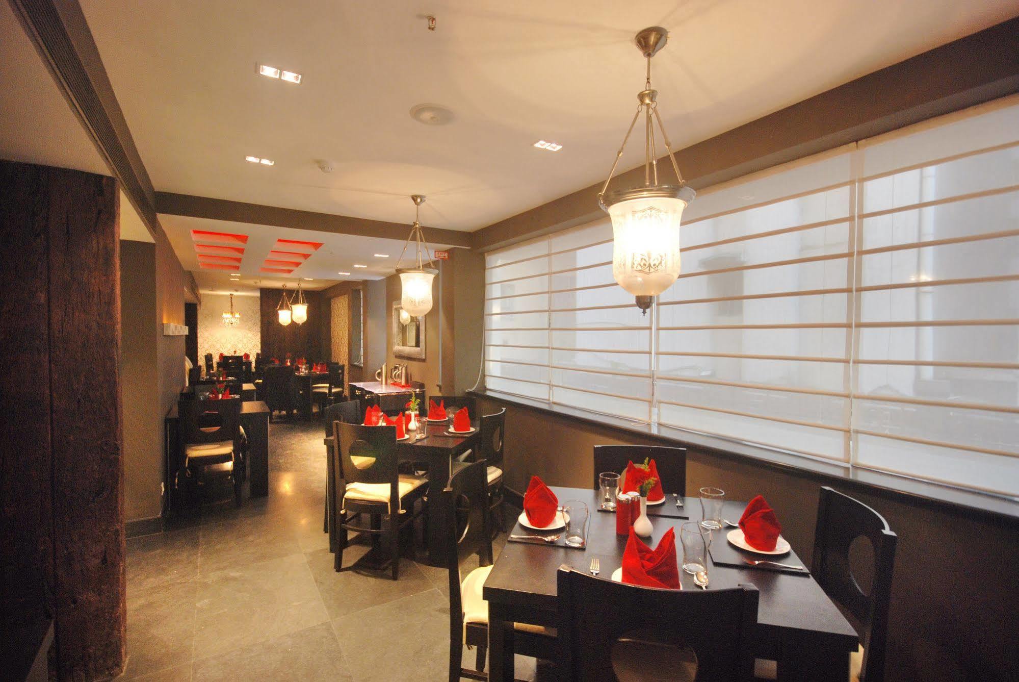 Metropole Hotel 3*